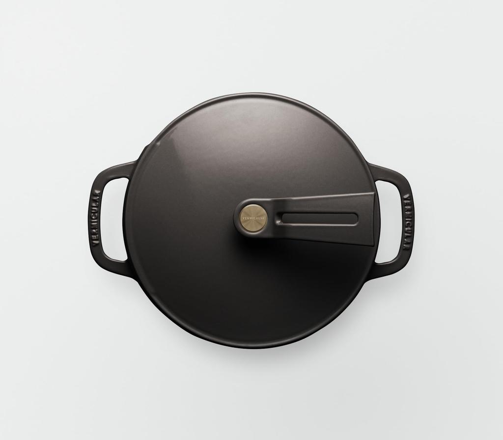 Vermicular Cast Enamel Pot 18cm Hazelnut Brown Anhydrous Cooking Anhydrous Bake Special Recipe Book Included Oven Pot 2 Self Standing Lid OP2R18S-BR