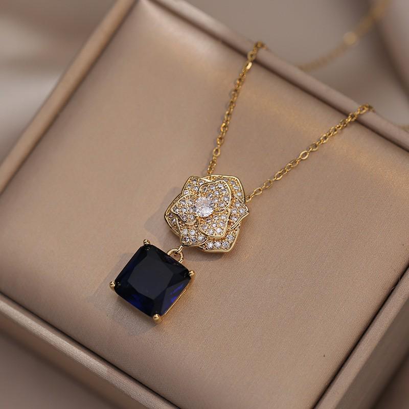 Women's Fashion Heart Pendant Necklace - Elegant, Simple Design, Versatile Clavicle Chain Jewelry