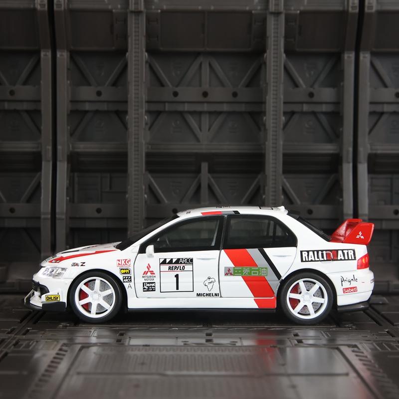 1:32 Mitsubishi 9th generation EVO alloy car model, doors and engine hood, trunk can be opened rich details, fine workmanship