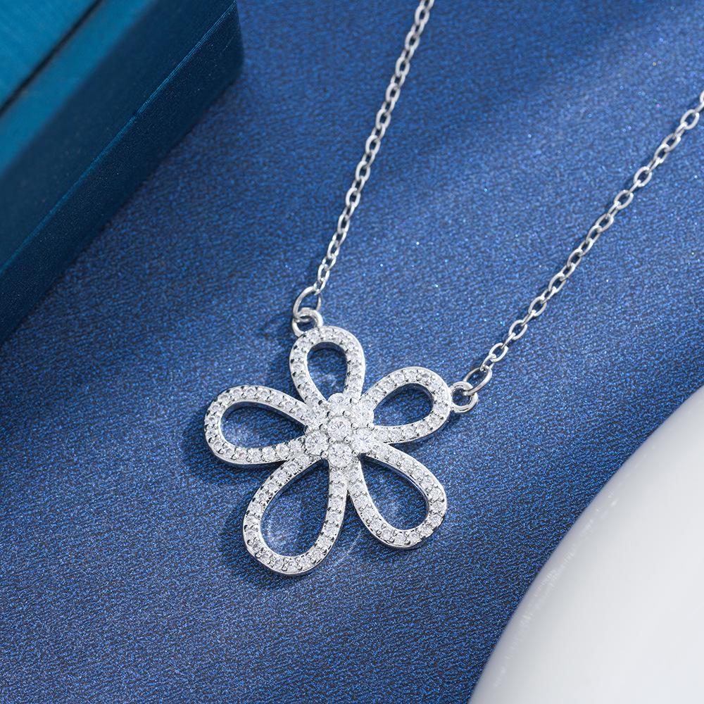 Women s Floral Diamond Inlaid Clavicle Necklace - Japanese Korean Style 2026