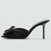 Elegante Schleifen-Dekoration Schwarze High Heel Hausschuhe Damen Neuheit Offene Zehenpartie Gefaltete Slide Sandalen Luxuriöse Bankett-Abendschuh Zapatos Mujer