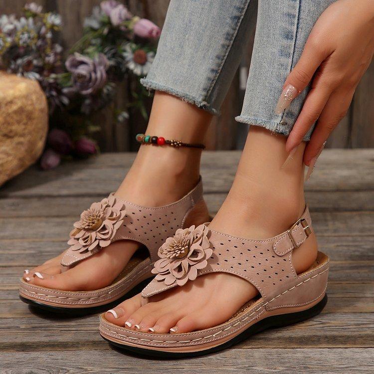 

Босоножки на танкетке женские летние новые большого размера с ремешком на щиколотке и перемычкой для пальца, пляжные сандалии 43 розовый