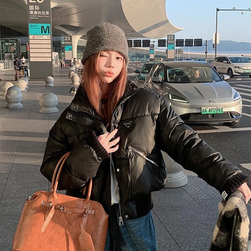 

Утолщенная хлопковая куртка-костюм из хлебной ткани, женская зимняя 2025, зимняя новая студенческая свободная повседневная стеганая куртка, хлопковая куртка-пуховик женская S чёрный