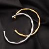 Minimalistisches Retro-Nischen-Design für Damen, offenes Titanstahl-Armband mit Bambusgelenk