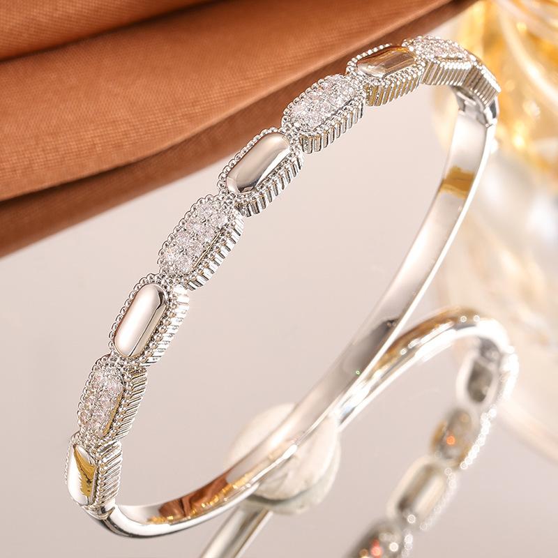 Fashionable Girls High-end Couple s Versatile Open Bracelet 17CM