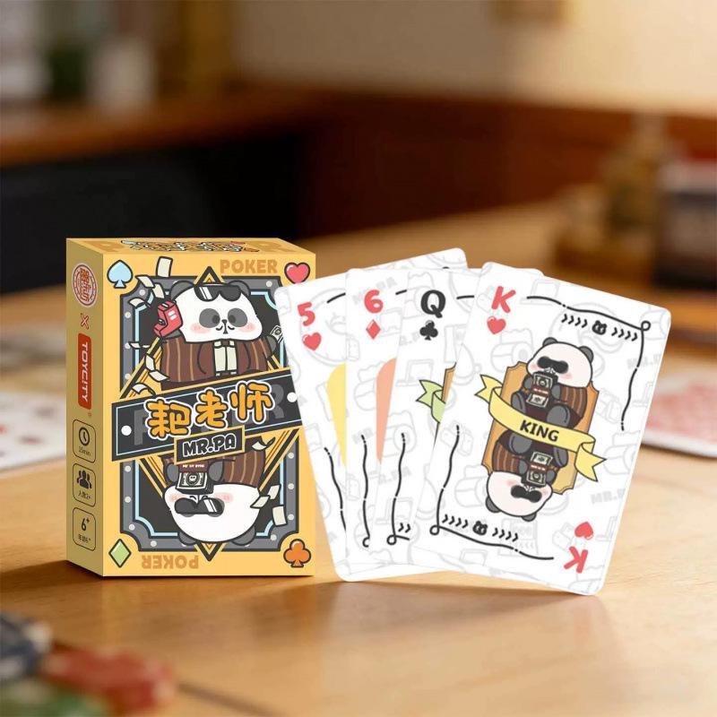 Yulefang IP-autorisierter Rake-Lehrer Niedlicher Panda spielt Karten - Tragbares Party- & Reise-Kartenspiel