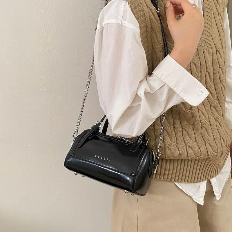 Fashionable Synthetic Leather Purse With Zipper Closure For Urban Style