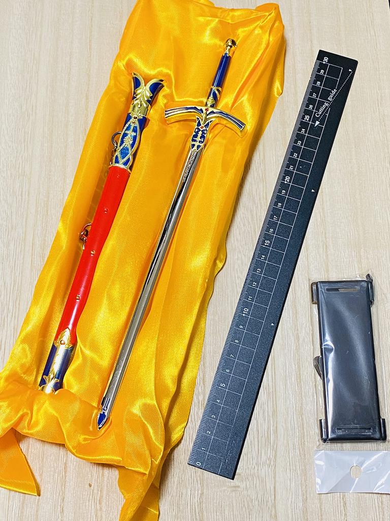 30cm Excalibur Fate Sword Mini Weapon Sword Spear Bow Arrow Shield Katana Accessory Keychain Figure Interior Doll Display Decoration Pedestal PS4 PS5