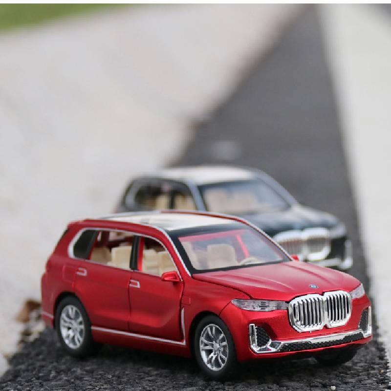 Diecsimulation Alloy Suv Sedan Model Toy With Sound And Functions Light