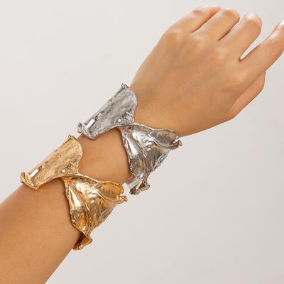Design Metal Leaf Folded Open Bracelet, Niche Liquid Bow Bracelet