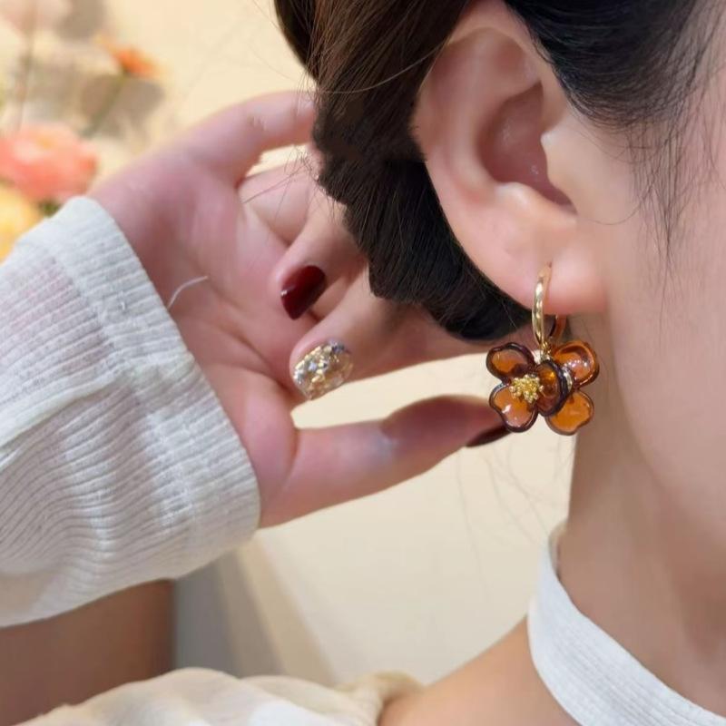 Vintage Maillard Autumn and Winter Acrylic Flower Earrings, Ear Buckles, Exquisite Temperament Earrings for Women