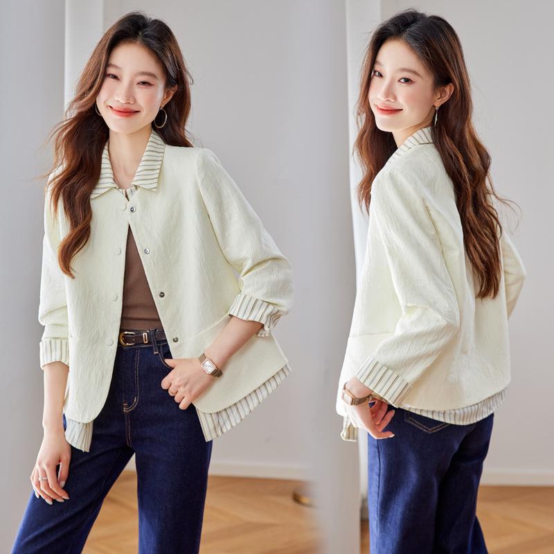 

Женский кардиган с длинными рукавами и воротником-рубашкой в вертикальную полоску, пэчворк - эффект двух вещей XXL 65-70 kg бежевый