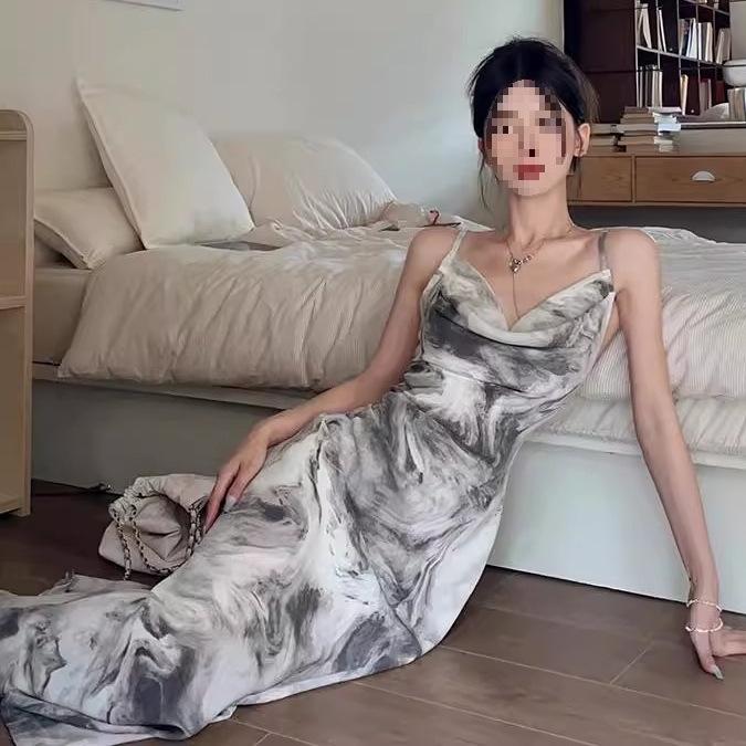 Spring/Summer V-Neck Off-Shoulder Chinese Ink Print Dress - Slim Fit, Backless, Hip-Hugging Long Dress