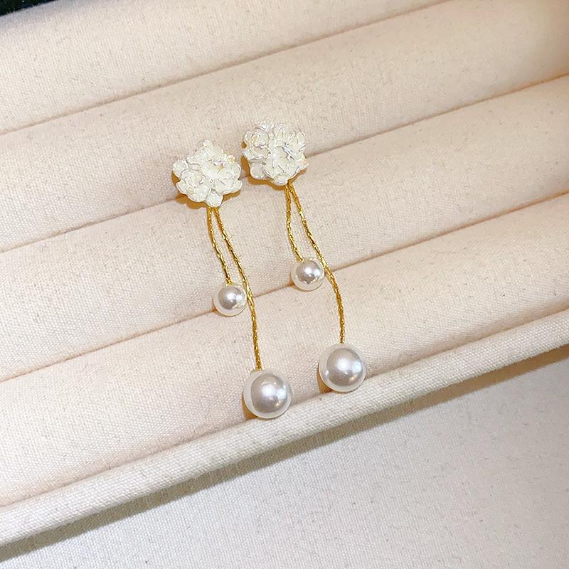 Elegant Vintage French Butterfly Flower Stud Earrings - High-End Fashion Accessories for Women