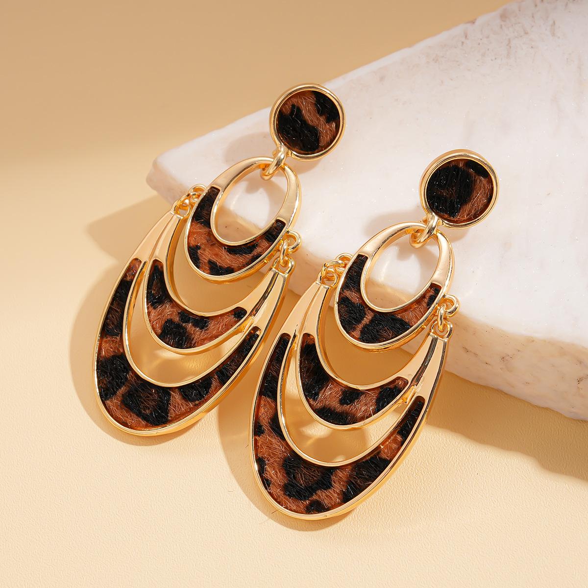 

Leopard Multi-layered Hollow Round Silver Needle Earrings Retro High-end Earrings