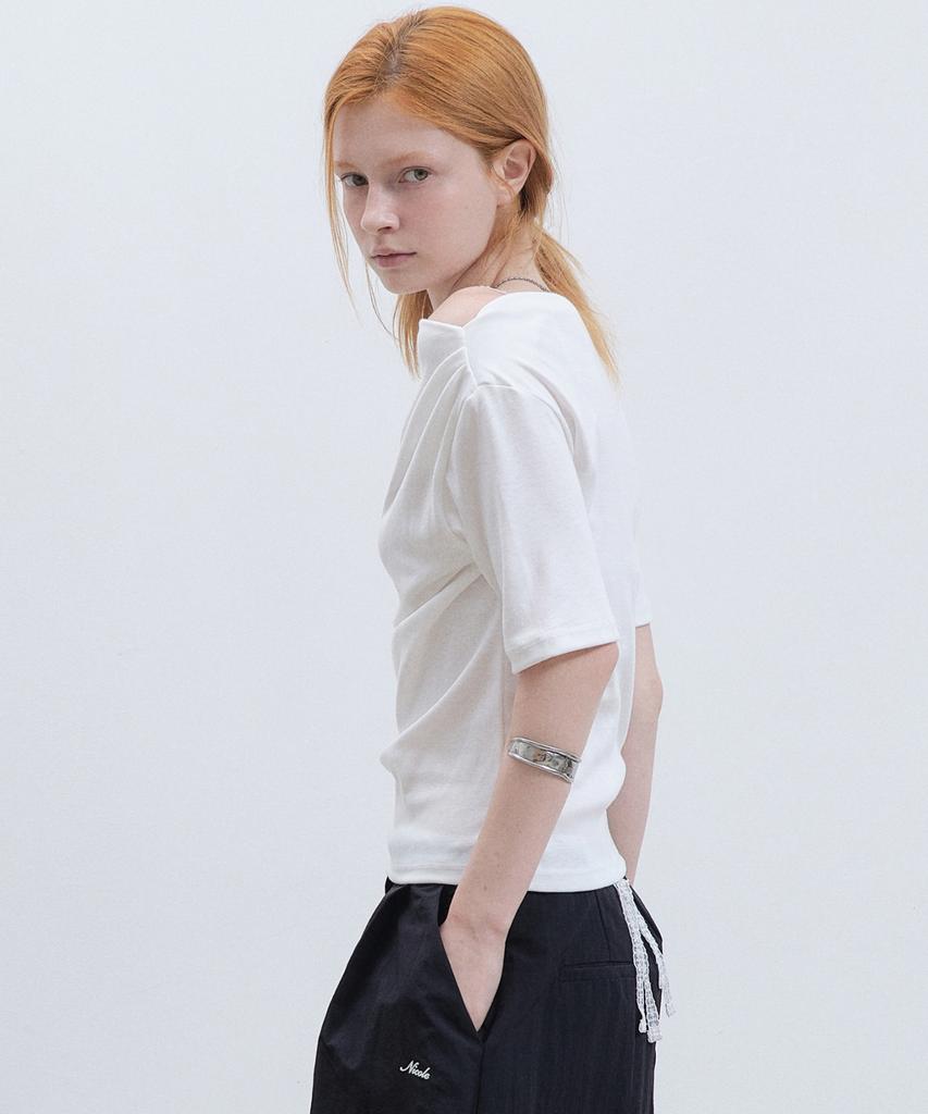 Nigaennikol Half Shirring Drape Boat Neck Top_White