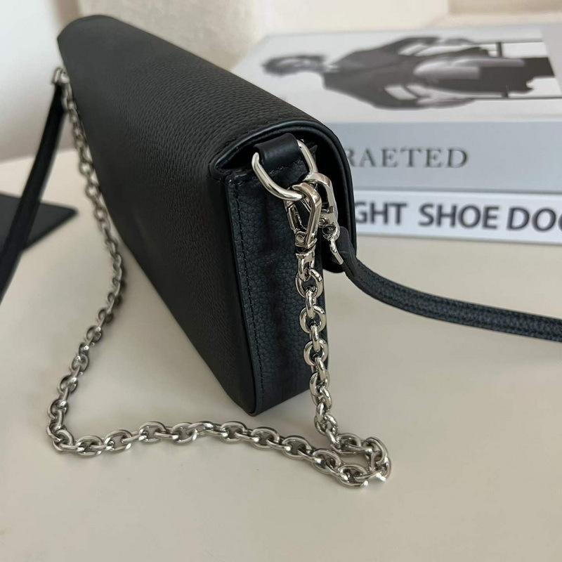 26 New leather women's bags, first layer cowhide lychee pattern envelope, mini small bag chain, single shoulder oblique span bag cross-border.