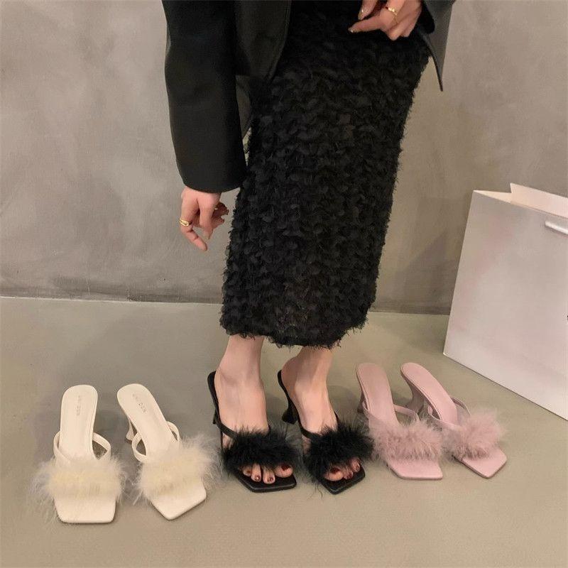 Nya tjockklackade flip-flops med fyrkantig tå för kvinnor att bära över flip-flops