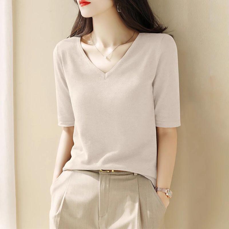 

Зеленая футболка с V-образным вырезом, рукавом до локтя, открытыми плечами, из ледяного шелка