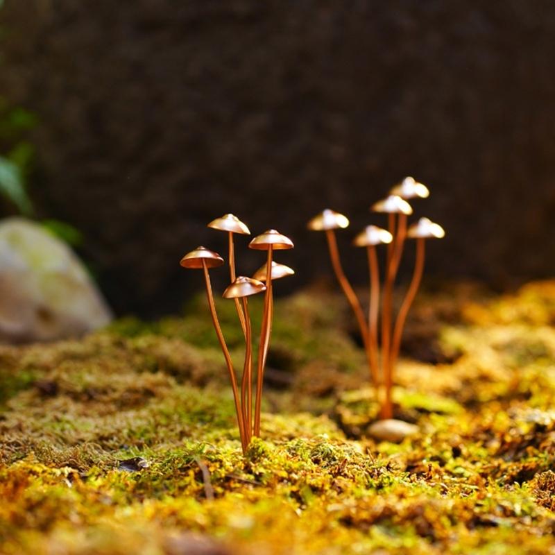 Weather Resistant Iron Mushroom Stake Garden Ground Stake with Antique Rusty Designs Outdoor Yard Landscaping Decoration