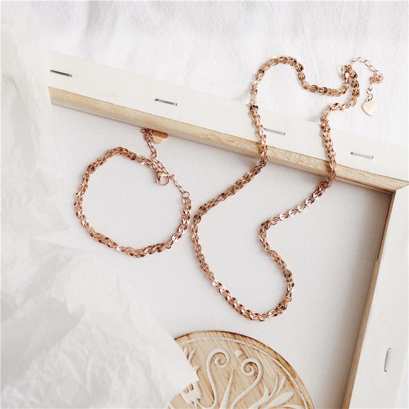 Japanisch-Koreanischer Stil Fächerförmige Phönixschwanz Halskette, Einfache Rauten Schlüsselbein Kette für Frauen, Titanstahl Pfirsichherz Schmuckstück.