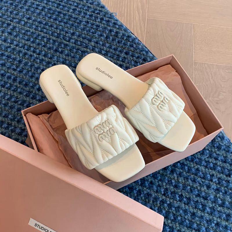 One-word slippers women's outer wear summer 2025 new French casual square head flat bottom cool slippers low heel thick heel ins