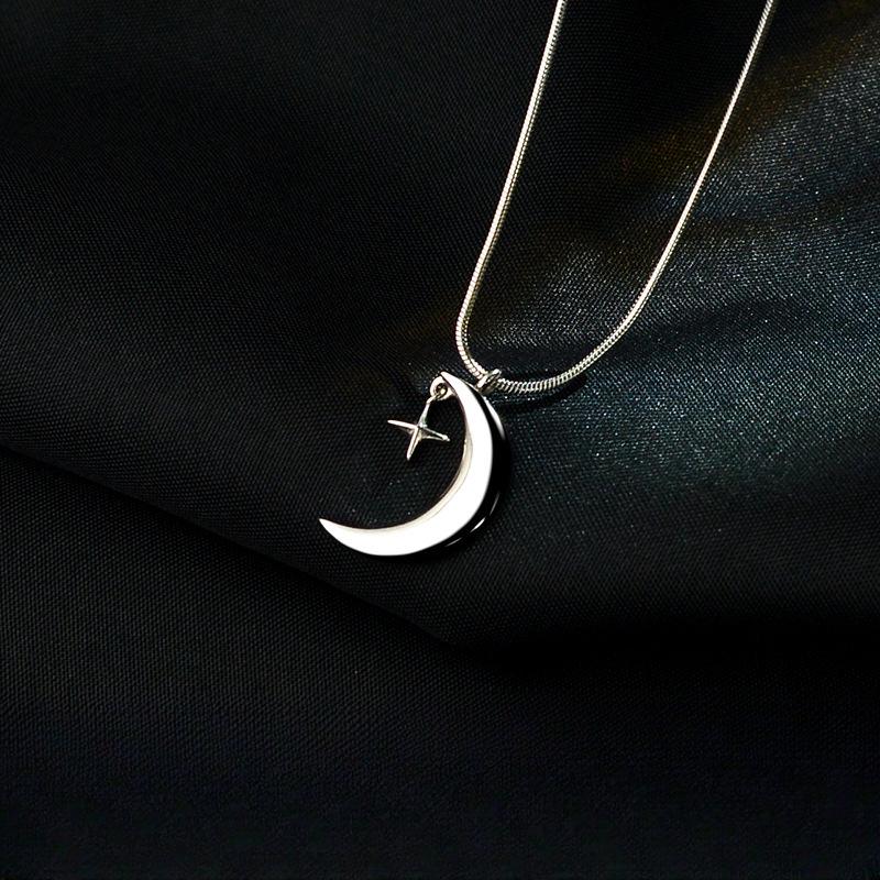 Snake Bone Chain Star Moon Necklace Glossy Moon Clavicle Chain Temperament Decoration Women