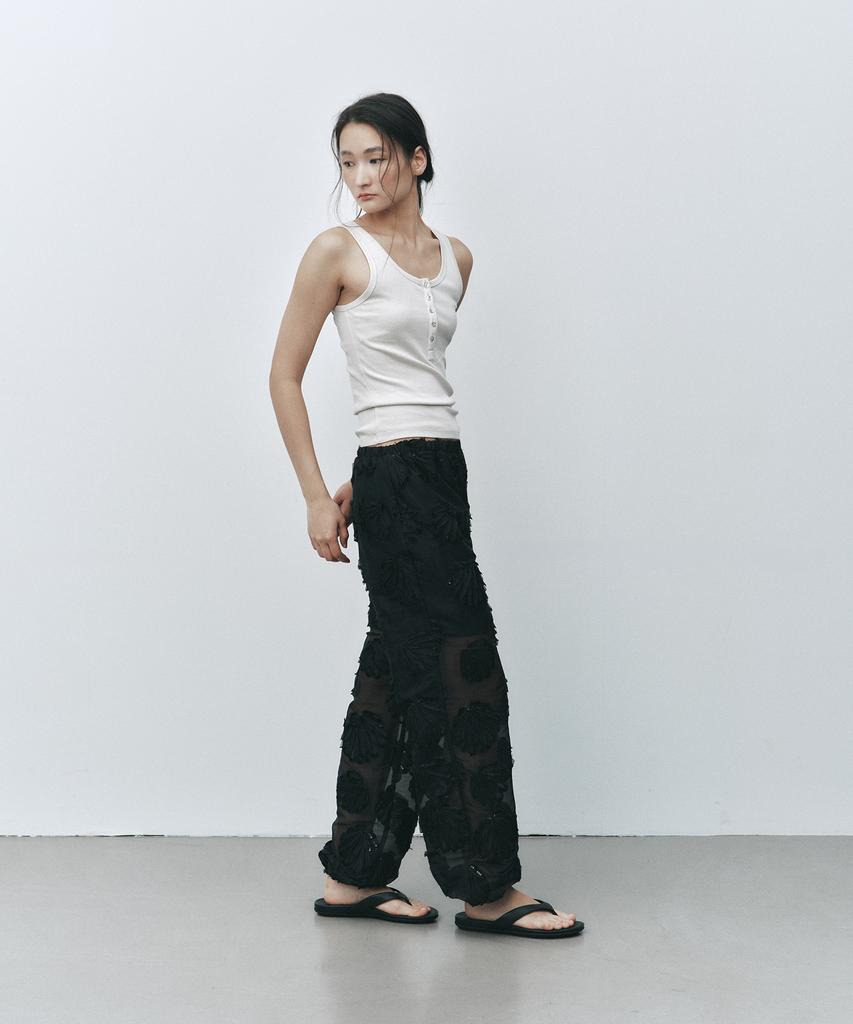 Haipeogeullipeu Scallop Pants Black