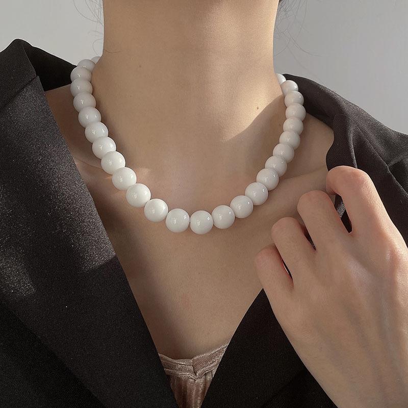 Glass imitation green agate round bead necklace female ins cold wind beaded collarbone chain niche design sense new neck chain