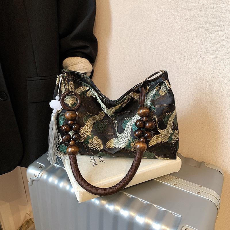 

New Chinese style retro bag women s 2025 new casual niche handbag fashionable simple shoulder pillow bag