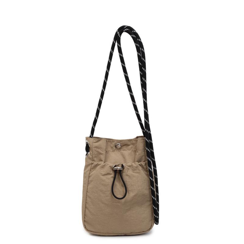 Casual simple small bag women's 2025 autumn and winter new nylon mobile phone bag versatile fashion personalized messenger