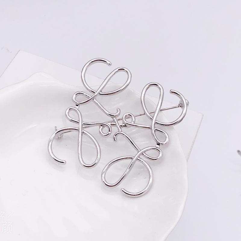 Vintage Geometric Square Brooch Pin - Symmetrical Cutout Corsage Accessory for Suits