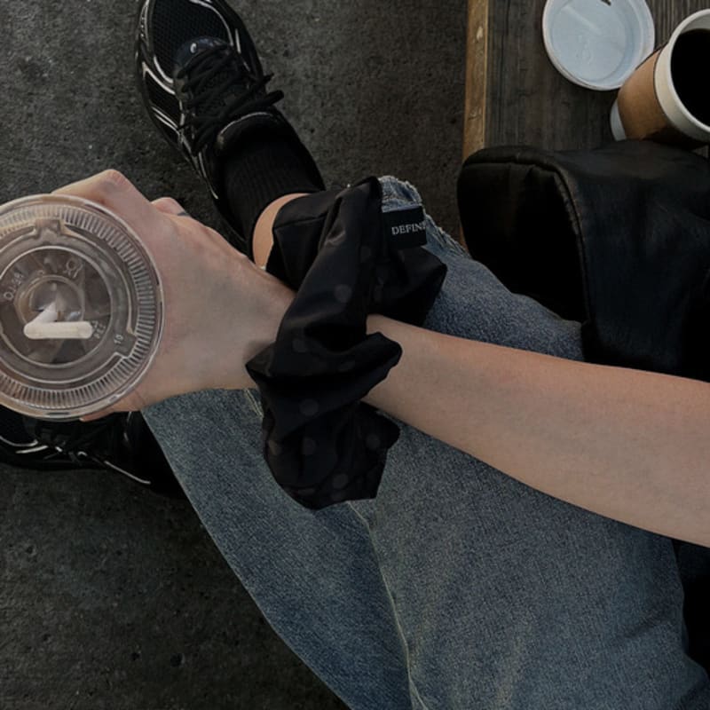 DEFINE OTHER Dot Big Scrunchie (Black)