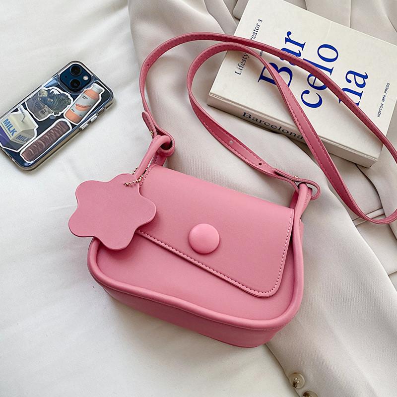 

Chic Saddle Bag With Stitching Details Crossbody Shoulder Bag For Women 2023 Summer Vintage Purse рожевий