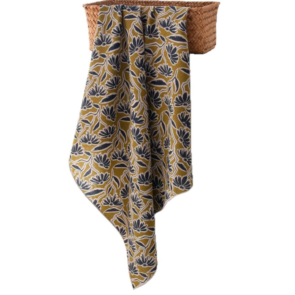 Elegant Double-Sided Daisy Print Wool Silk Scarf - Luxury Hand-Rolled 70cm Square