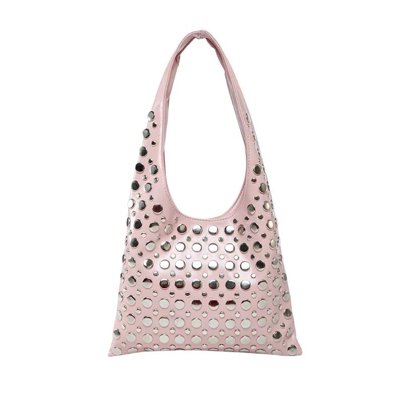 Modische PU-Taschen mit großen Nieten im Designer-Stil für Mädchen Trendige Handtaschen mit großer Kapazität und Persönlichkeit Mädchen-Stil