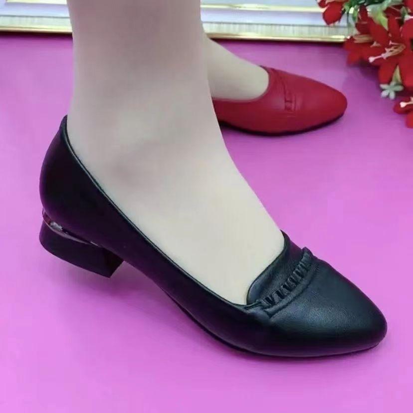 Frühlings- und Herbst-Damenschuhe neue trendige Einzelschuhe mittlerer Absatz quadratischer Absatz runde Spitze flacher Ausschnitt lässige vielseitige Berufsschuhe niedrig geschnitten weich