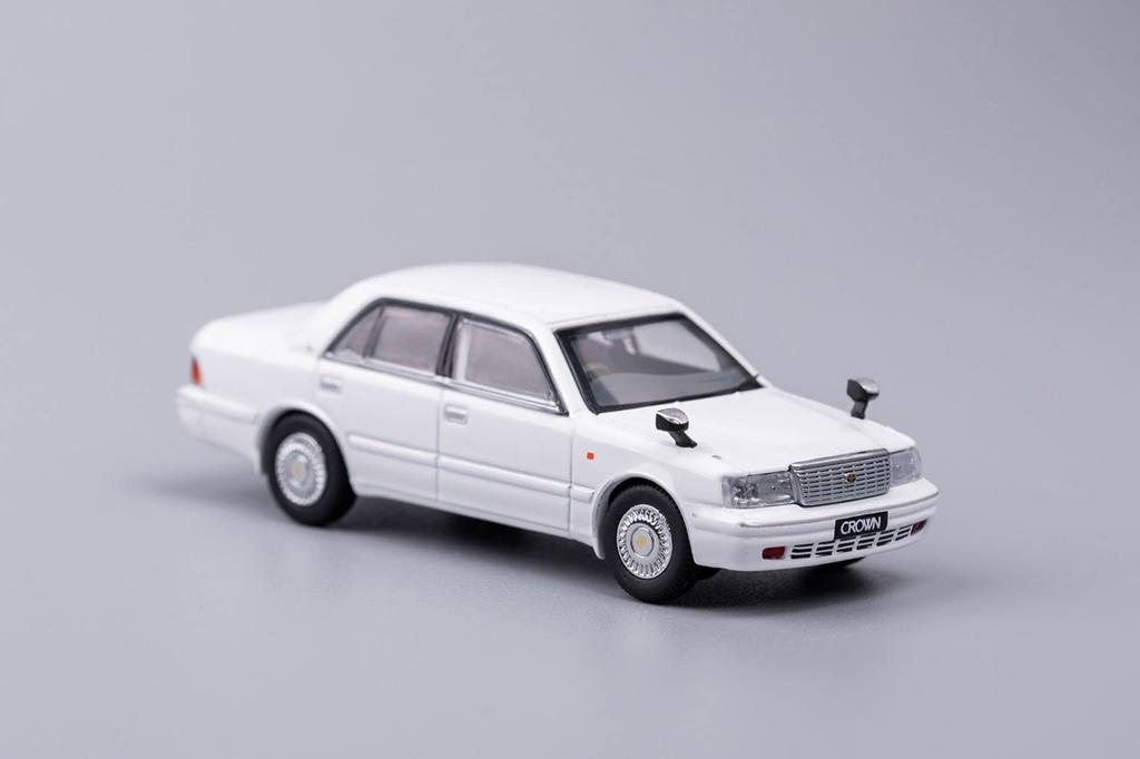 Gaincorp Products 1/64 Scale Toyota Crown JZS155 RHD White Finished Model KS-012-70