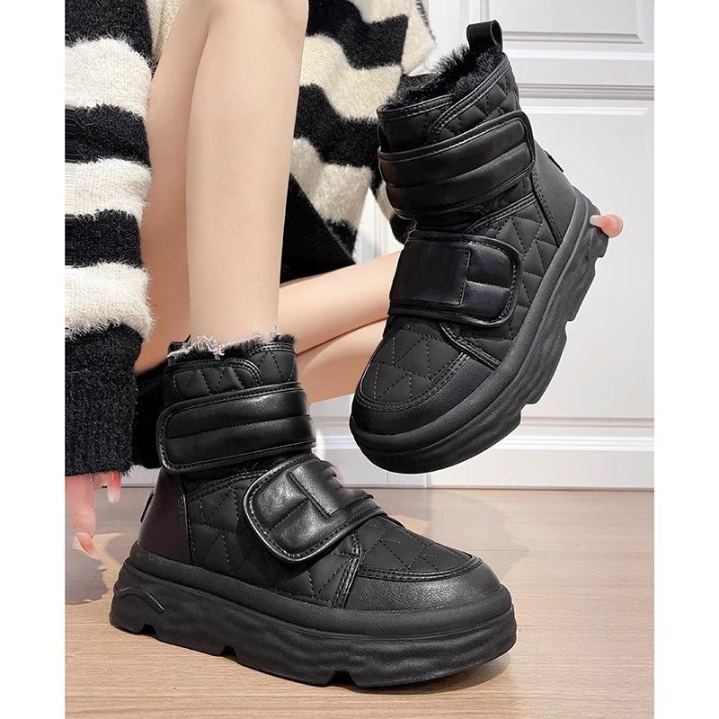 Thick-soled Short Snow Boots Women's 2025 Winter New Outdoor Warm Northeast Large Cotton Shoes Piled Thickened Bread Shoes