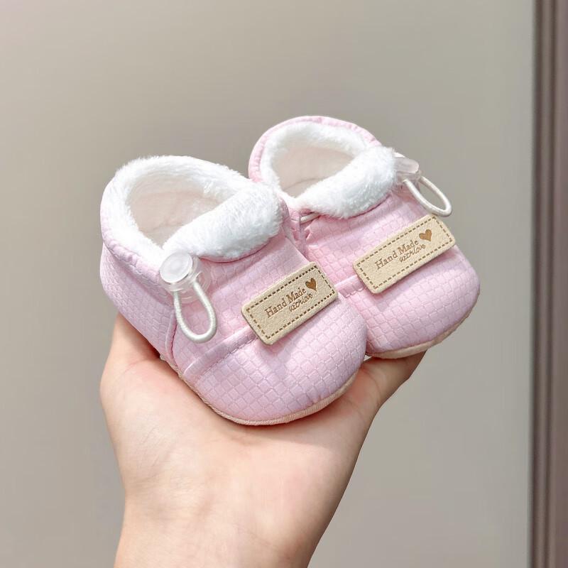 Winter Fleece Baby Shoes: Breathable, Sweat-Absorbing, Non-Slip Cotton Shoes for 0-1 Year Olds with Cartoon Design.