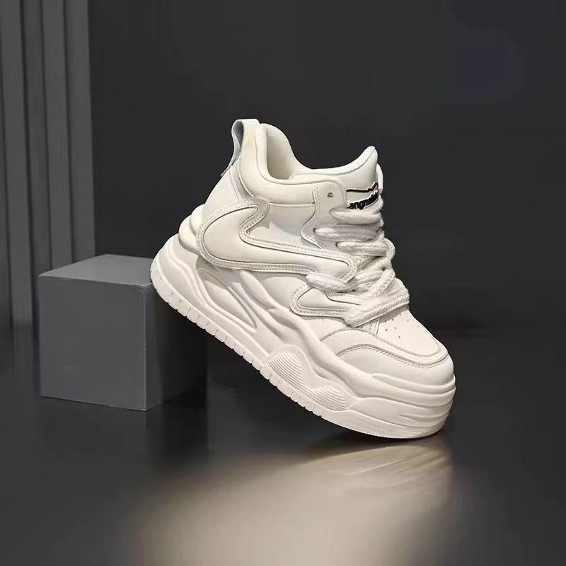 Rundkopf vielseitige Mode Studentin 2025 Frühling und Herbst neue High-Top kleine weiße Schuhe weiblich niedliche Plateau Sport-Board-Schuhe
