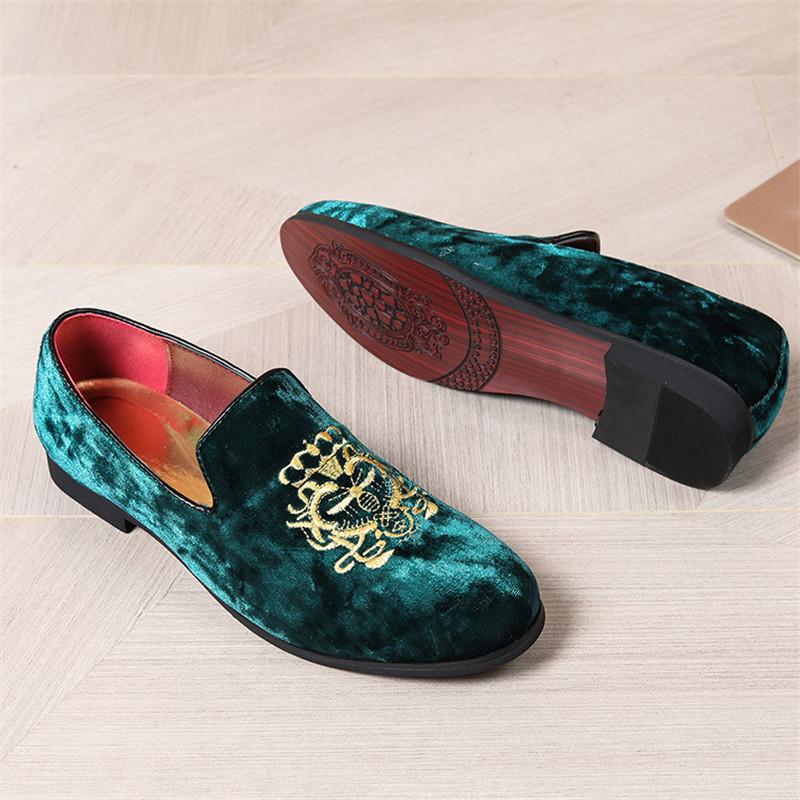 Nya Mode Vardagliga Klänningsskor För Män Spetsig Broderimönster Slip On Loafers Bröllop Formella Skor Zapatos Hombre