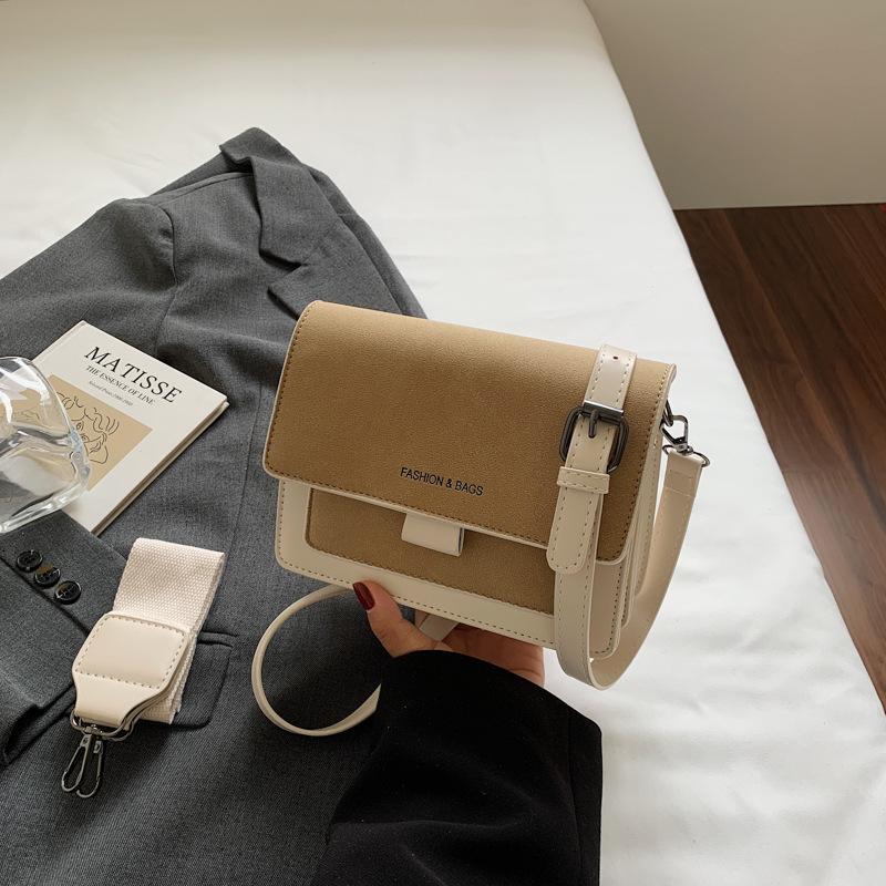The Small Square Bag Is Fashionable and Stylish. It's A Single-shoulder Bag A Crossbody Bag for Women and A Trendy Commuting Bag