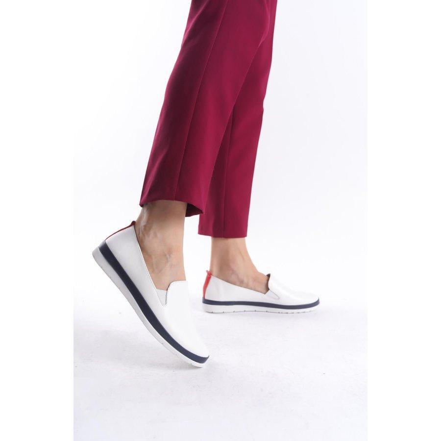 

Жіноче легке зручне повсякденне взуття з натуральної шкіри на низькій підошві 36 білий