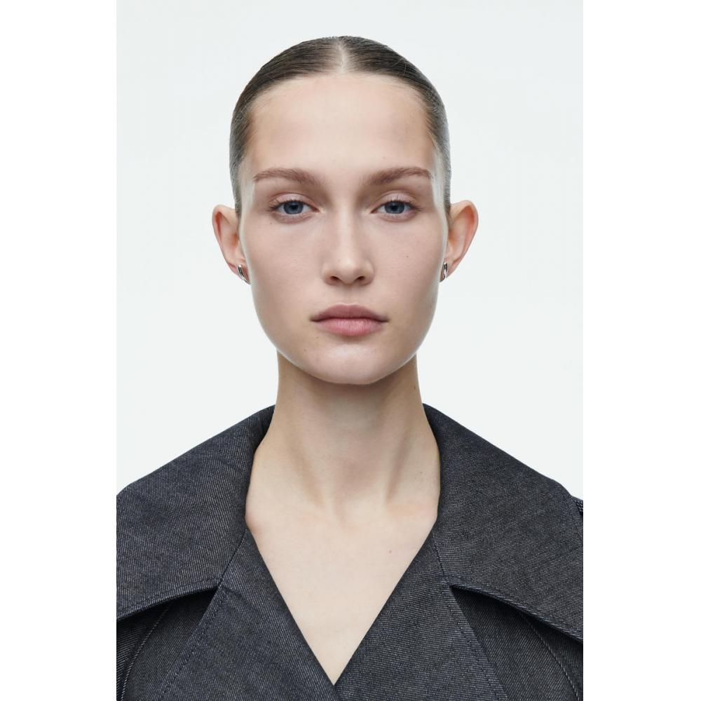 

Cos Japan Mini Curve Stud Earrings Silver/NOSIZE