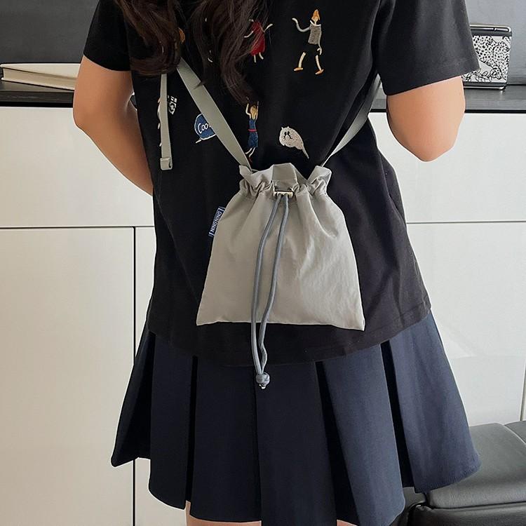 New Large-capacity Nylon Cloth Drawstring Pleated Shoulder Bag Travel Leisure Messenger Bucket Bag