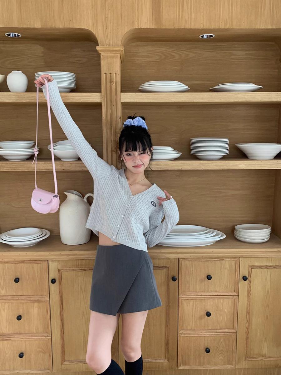 

Осень 2024 Корейский стиль Серые кюлоты с высокой талией для женщин - Приталенные, Повседневные, Широкие брюки с разрезом XL