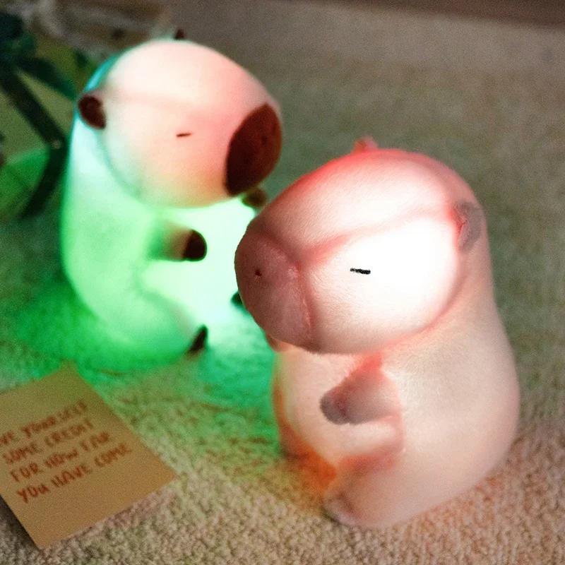 Leuchtende Capybara Plüschtiere Nachtlicht Plüschtier Niedliche Animations-Capybara-Puppe Schlafendes Beruhigendes Spielzeug Geschenk für Freundin LED-Spielzeug