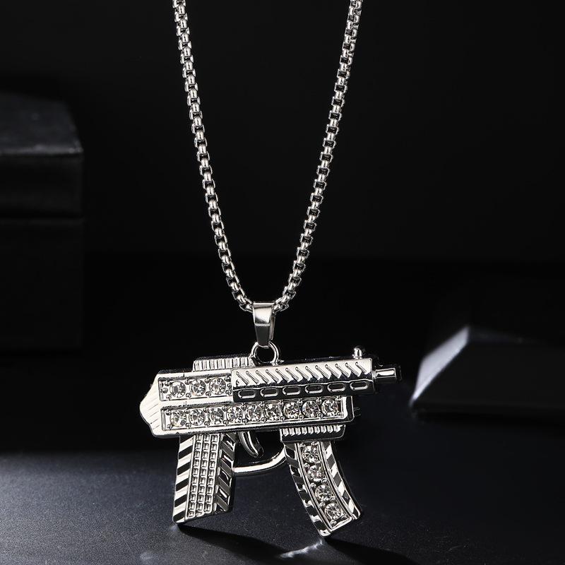 Hip-Hopowy naszyjnik z wisiorkiem w kształcie pistoletu maszynowego ze stopu: Wszechstronna biżuteria z diamentami dla mężczyzn i kobiet