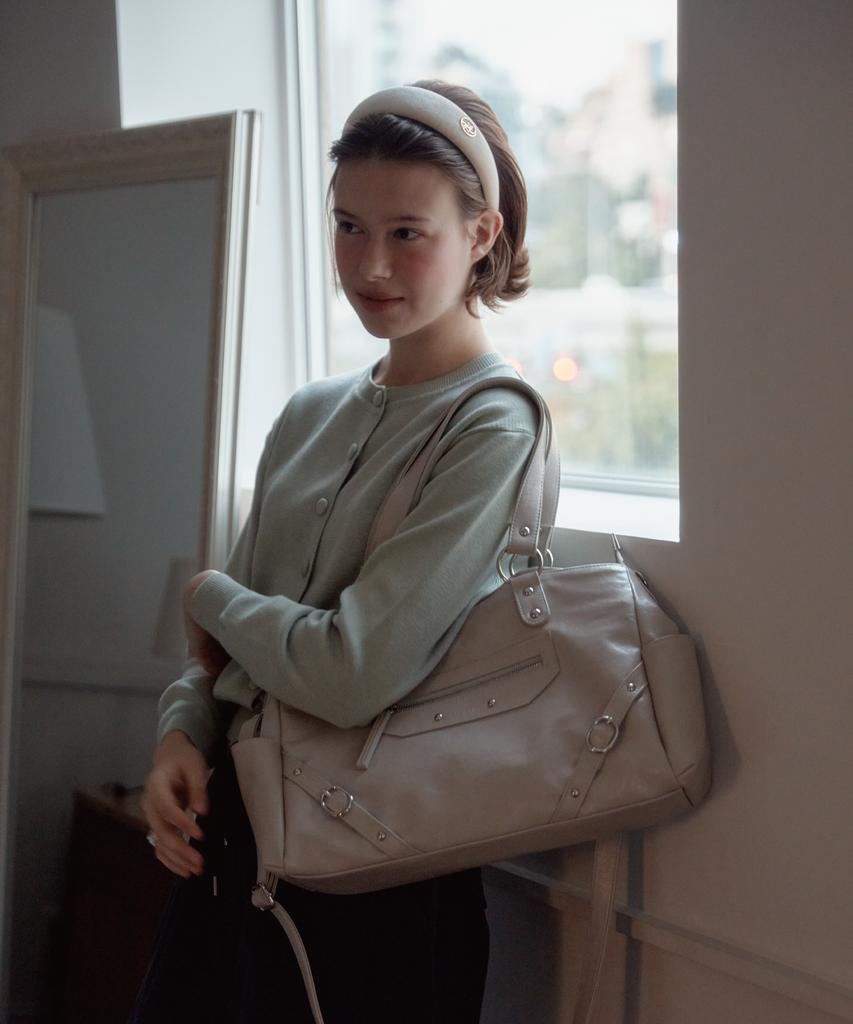 Anoetic Anc Stud Ring Bag_Ivory